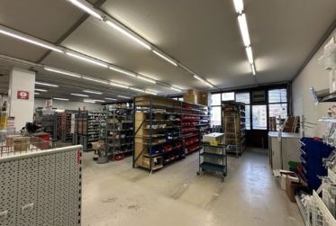 LOCAL COMMERCIAL DANS CENTRE ARTISANAL