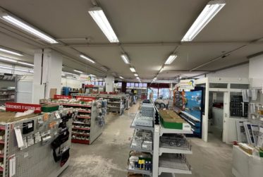 LOCAL COMMERCIAL DANS CENTRE ARTISANAL