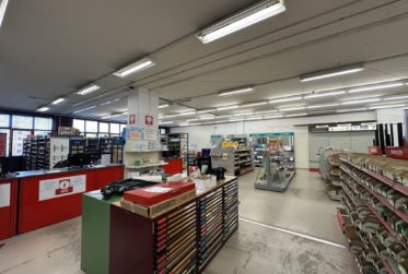 LOCAL COMMERCIAL DANS CENTRE ARTISANAL