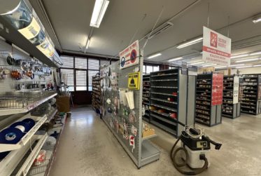 LOCAL COMMERCIAL DANS CENTRE ARTISANAL
