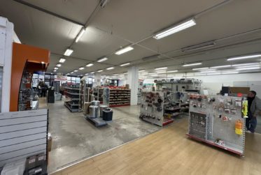 LOCAL COMMERCIAL DANS CENTRE ARTISANAL