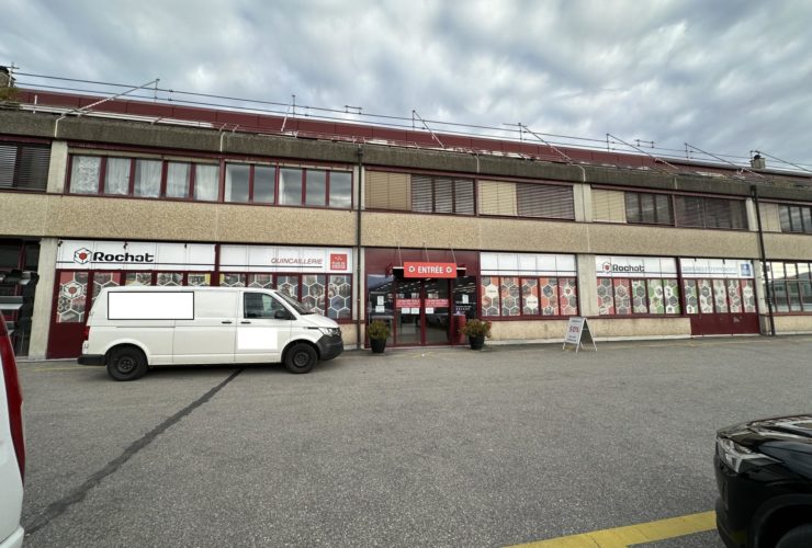 LOCAL COMMERCIAL DANS CENTRE ARTISANAL