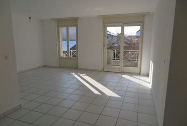 APPARTEMENT DANS QUARTIER CALME 3.5 PIECES - 1ER ETAGE - BALCON