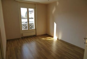 APPARTEMENT DANS QUARTIER CALME 3.5 PIECES - 1ER ETAGE - BALCON
