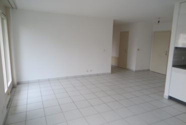 APPARTEMENT DANS QUARTIER CALME 3.5 PIECES - 1ER ETAGE - BALCON