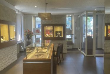 MAGNIFIQUE SURFACE COMMERCIALE AVEC VITRINE