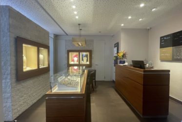 MAGNIFIQUE SURFACE COMMERCIALE AVEC VITRINE