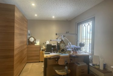 MAGNIFIQUE SURFACE COMMERCIALE AVEC VITRINE