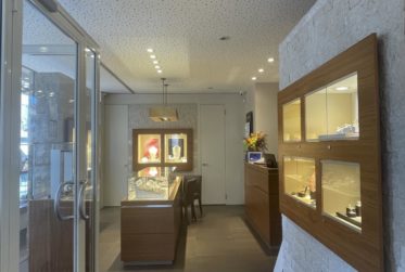 MAGNIFIQUE SURFACE COMMERCIALE AVEC VITRINE