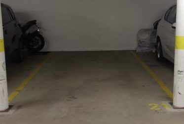 PLACE DE PARKING INTERIEURE A 100 METRES DE LA GARE DE NYON