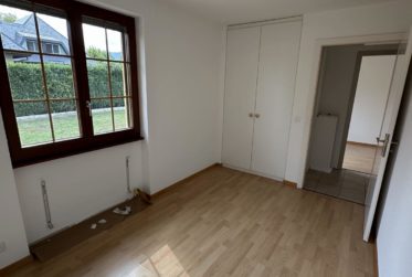 5,5 PIECES DANS UNE VILLA AVEC GRAND JARDIN