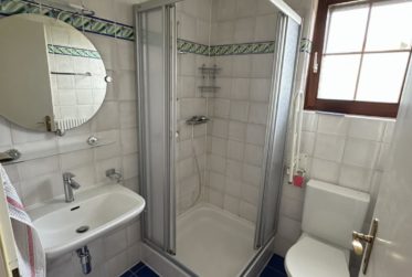 5,5 PIECES DANS UNE VILLA AVEC GRAND JARDIN