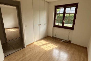 5,5 PIECES DANS UNE VILLA AVEC GRAND JARDIN