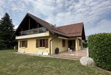5,5 PIECES DANS UNE VILLA AVEC GRAND JARDIN