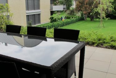 BEL APPARTEMENT (REZ DE JARDIN) - ROLLE