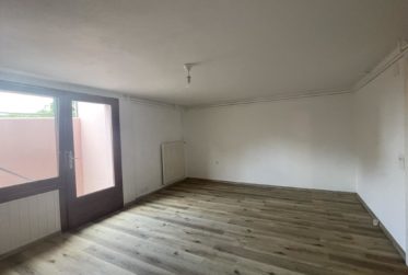 CHARMANT 3,5 PIECES AVEC ATELIER, GRAND JARDIN ET VUE SUR LE LAC