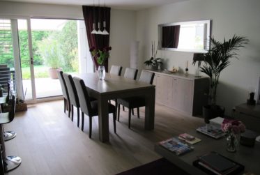 BEL APPARTEMENT (REZ DE JARDIN) - ROLLE