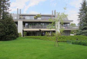 BEL APPARTEMENT (REZ DE JARDIN) - ROLLE