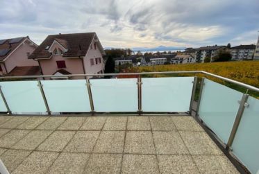 BEL APPARTEMENT 3,5 PIECES (87 M2) - MONT-SUR-ROLLE - VUE LAC