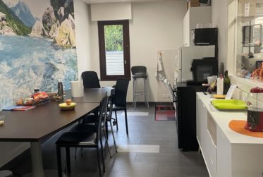 VASTE SURFACE COMMERCIALE MODULABLE DE 232 m² AVEC TERRASSE ET PARKING