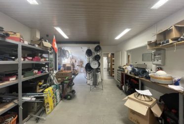 VASTE SURFACE COMMERCIALE MODULABLE DE 232 m² AVEC TERRASSE ET PARKING