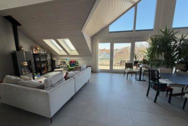 GRAND DUPLEX 6.5 PIECES - CENTRE VILLE NYON - AU CALME