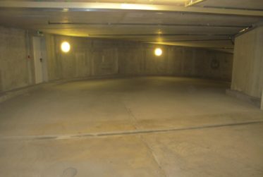 PLACE DE PARKING INTERIEURE (PROXIMITE IMMEDIATE GARE)