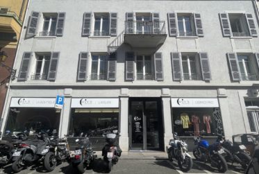 ARCADE COMMERCIALE DE 320 M2 AU COEUR DE NYON