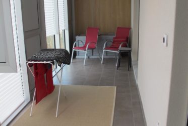 APPARTEMENT 1.5 PIECES (37.5 M2 + GRANDE VERANDA ISOLEE DE 17 M2)