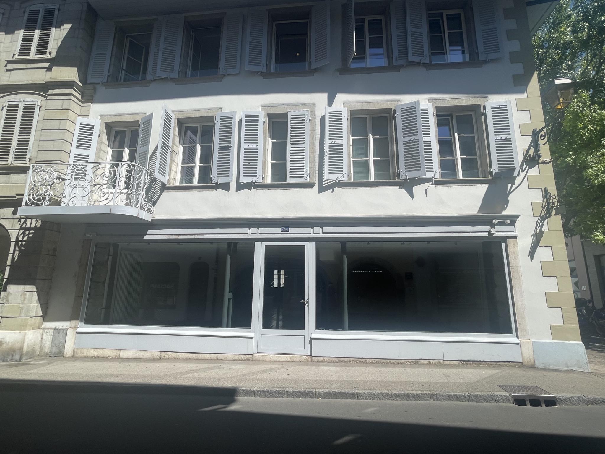 ARCADE COMMERCIAL DE 120 M2 AU COEUR DE NYON