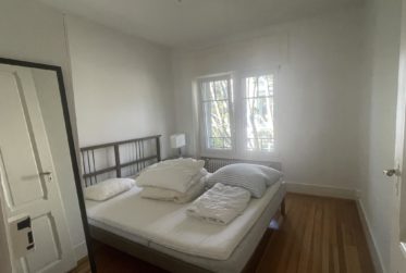 GRAND 2.5 PIECES MEUBLE AVEC VUE SUR LAC